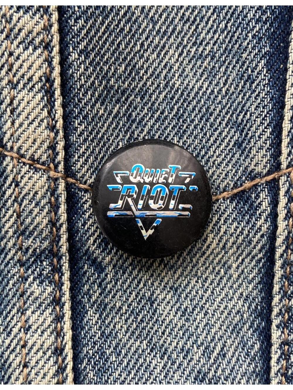 Quiet Riot Pinback Vintage Button Badge Music Pin 80s Retro British Rock #038